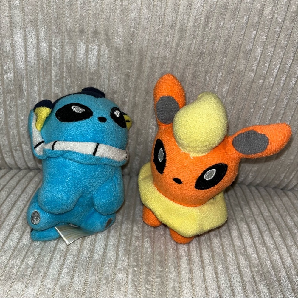 Pokeman  plus toy pokeball plush lot vaporeon flareon